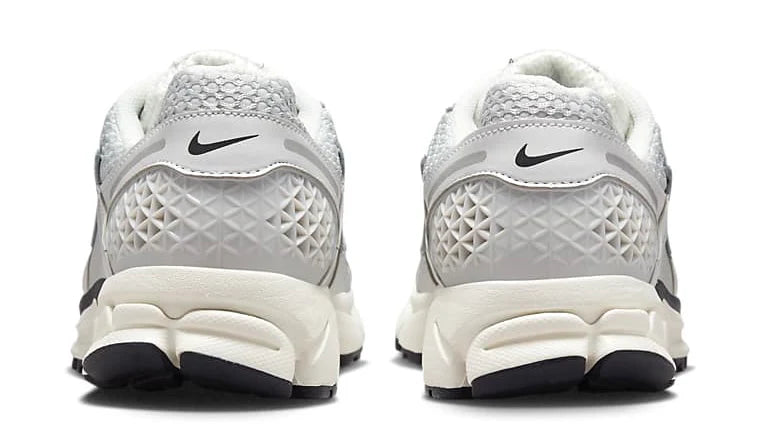 Zoom Vomero 5 Photon Dust Metallic Silver