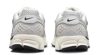 Zoom Vomero 5 Photon Dust Metallic Silver