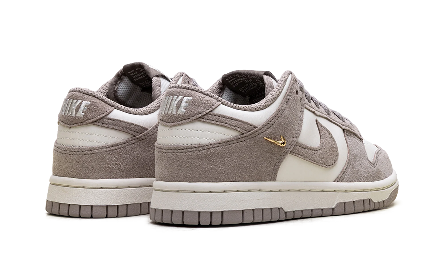 Dunk Low WMNS"Malt Gold Mini Swoosh" IB4417 105