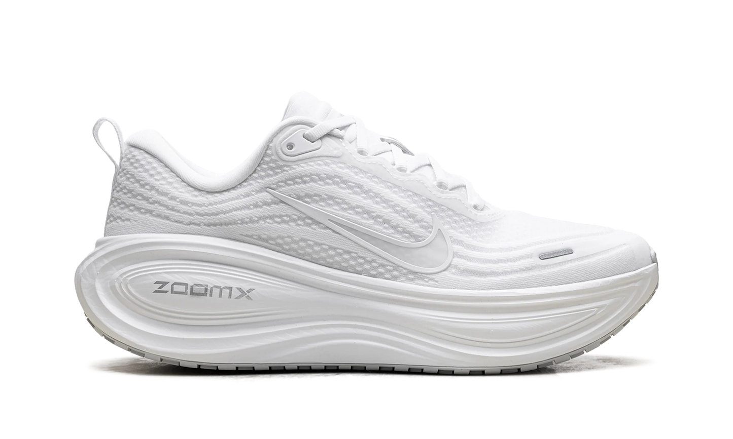 Vomero Plus WMNS"Triple White" HV8154 102