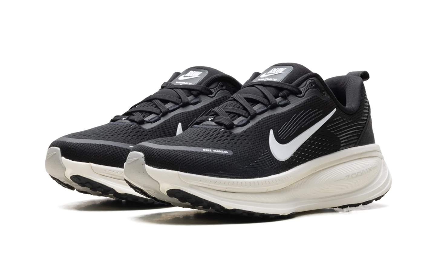 Vomero 18 WMNS"Black Summit White" HM6804 005