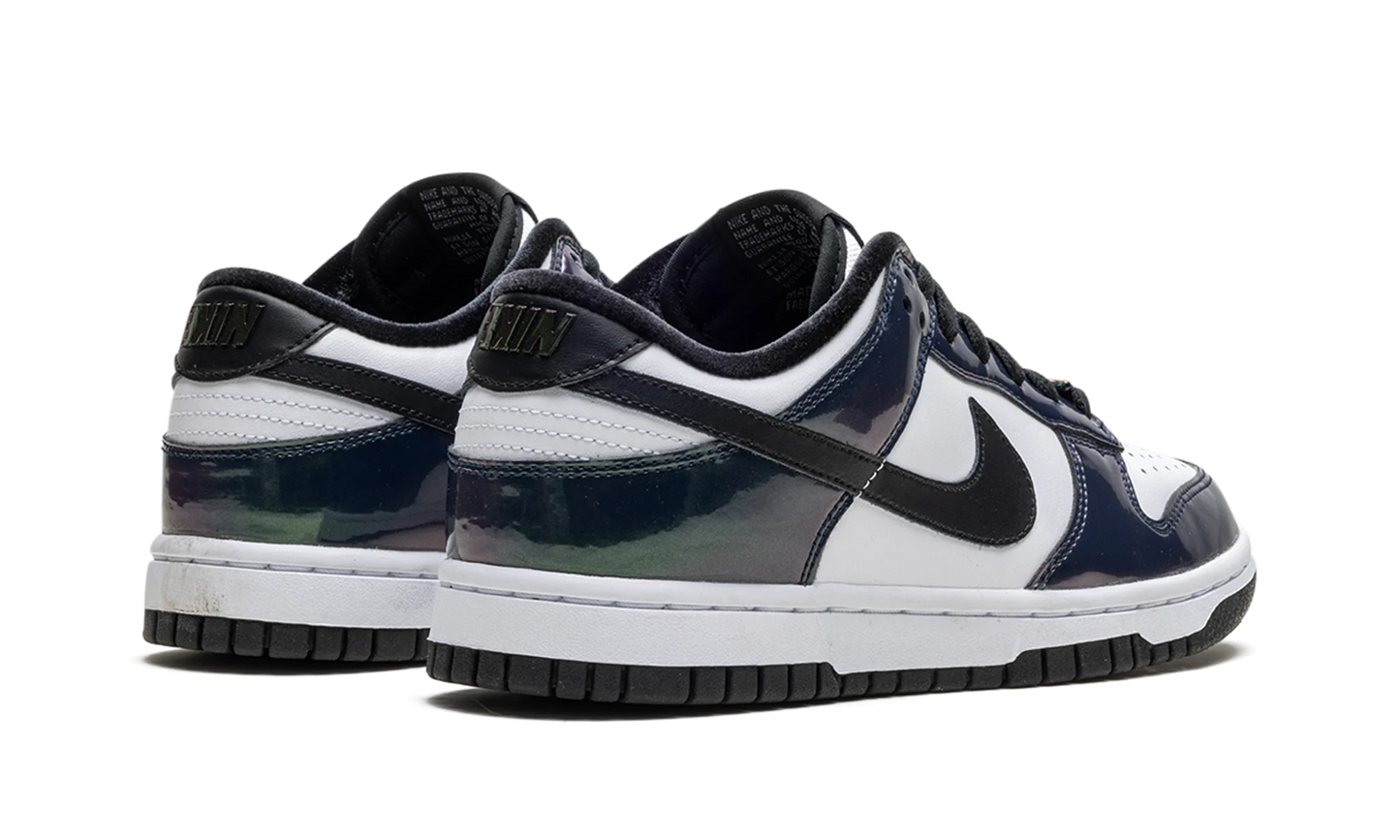 Dunk Low SE WMNS"Just Do It Iridescent" FQ8143 001