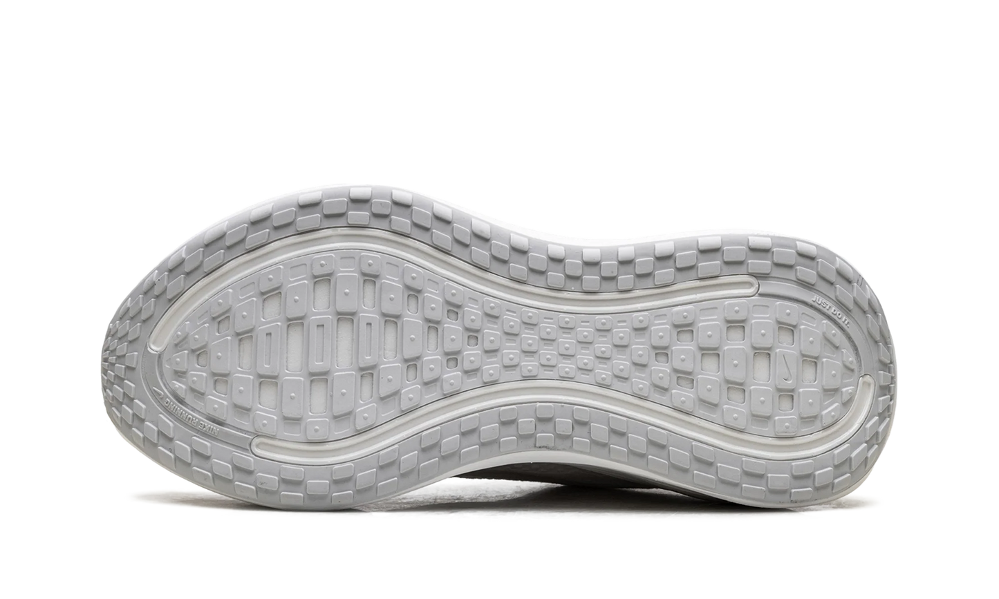 Vomero Plus WMNS"Triple White" HV8154 102
