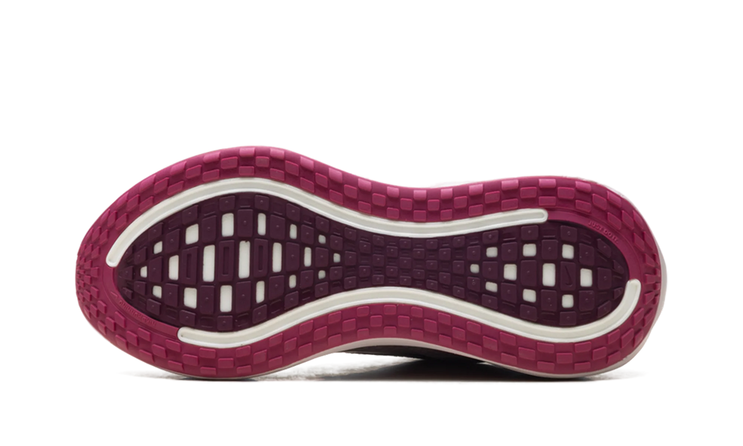 Vomero Plus Wmns"Red" HV8154 602