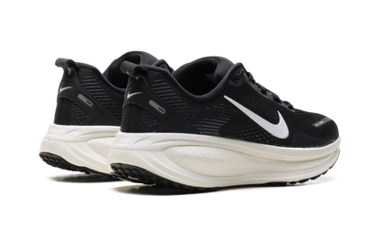 Vomero 18 WMNS"Black Summit White" HM6804 005