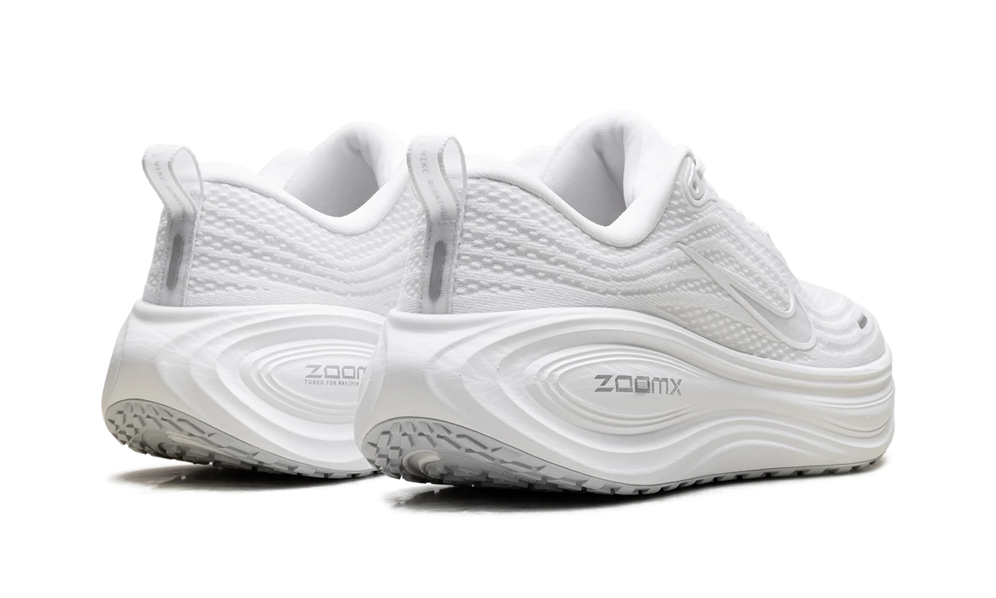 Vomero Plus WMNS"Triple White" HV8154 102
