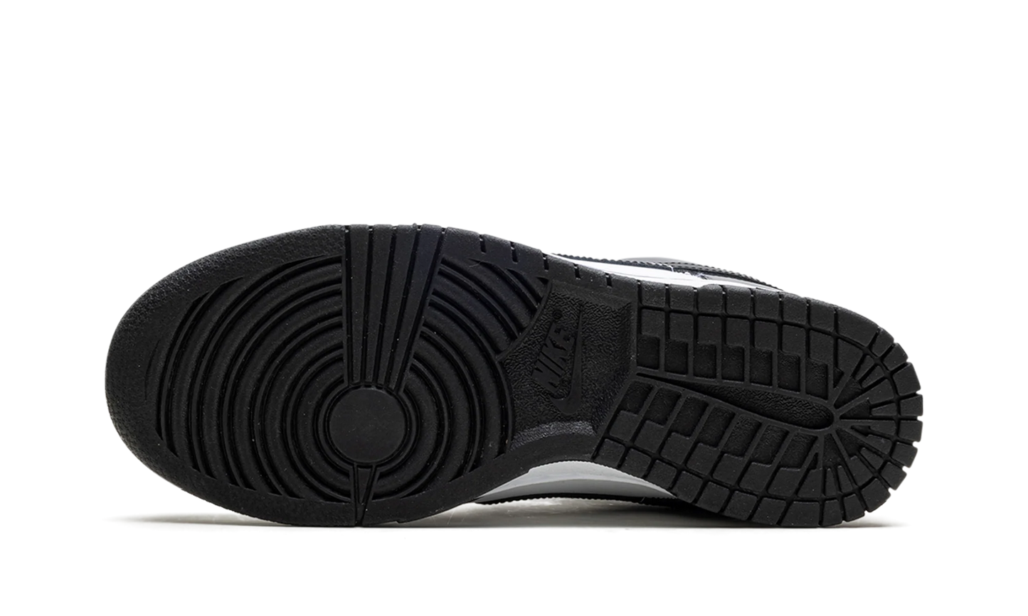 Dunk Low SE WMNS"Just Do It Iridescent" FQ8143 001