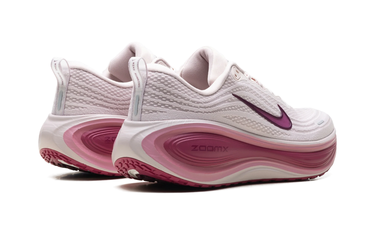Vomero Plus Wmns"Red" HV8154 602