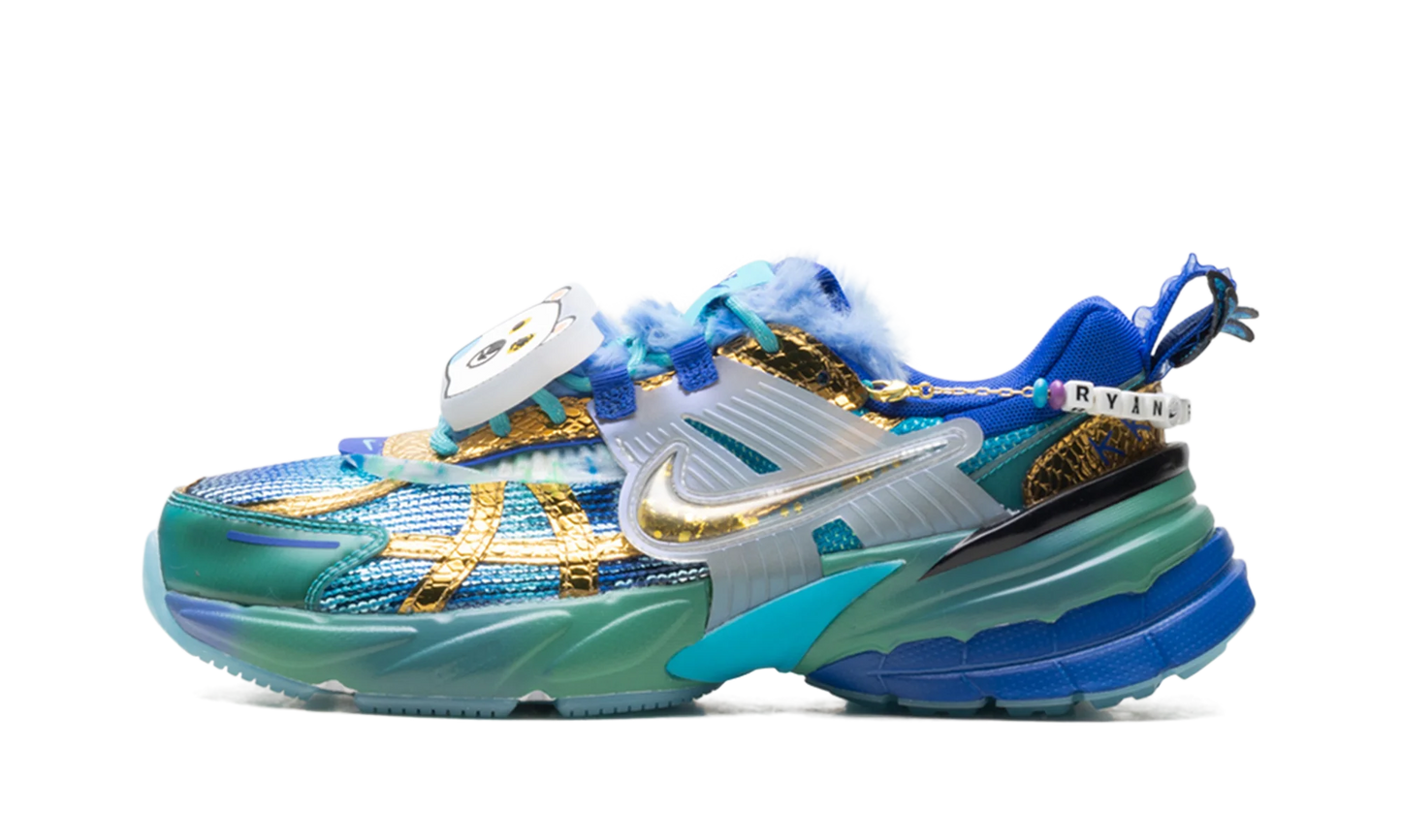 V2K Run WMNS"Doernbecher" IO7691 921