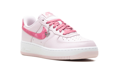 Air Force 1 Low WMNS"Valentine's Day (2026)" IO8755 600